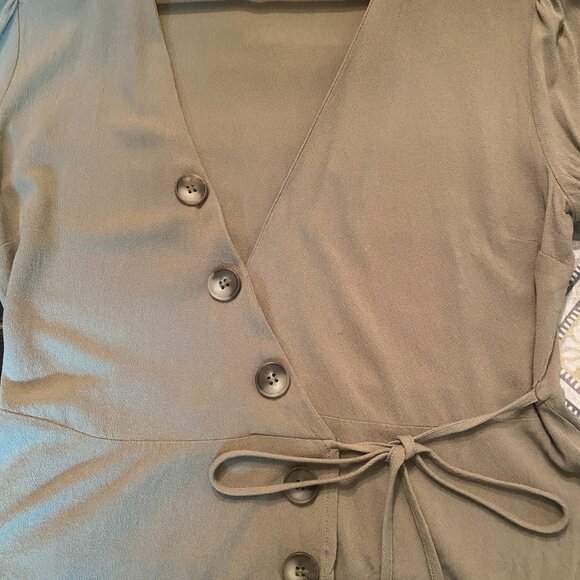 MINE SMALL OLIVE GREEN SHORT SLEEVE TOP - Picture 2 of 5